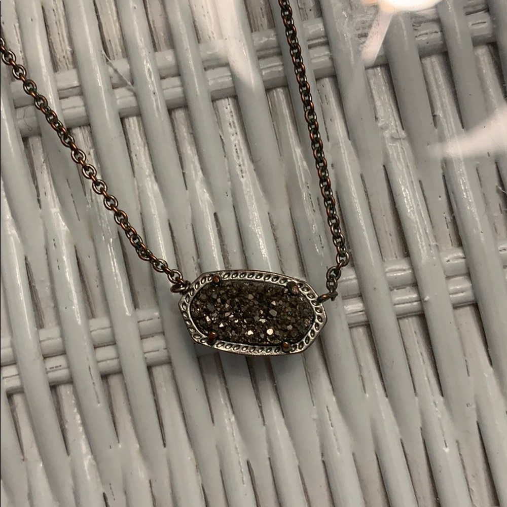 Kendra Scott necklace